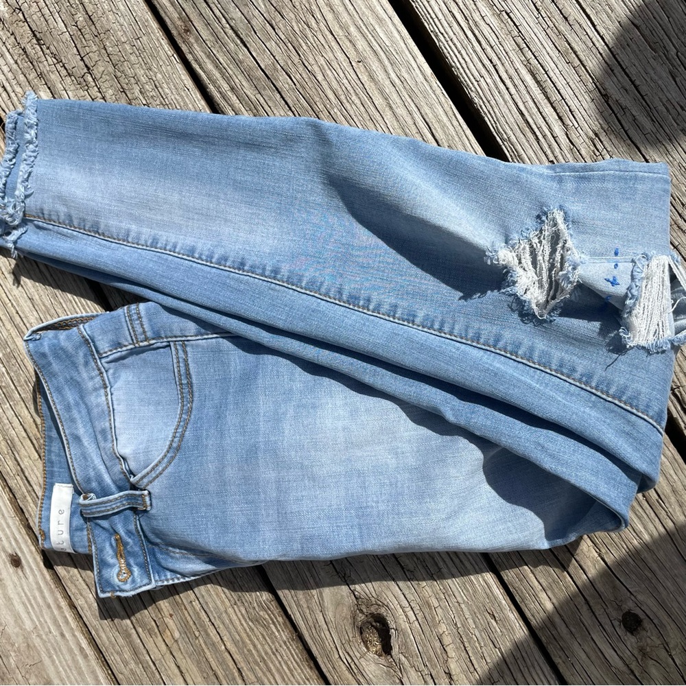 embroidered jeans🌙 light to mid wash denim with distressed hems and rips - Picture 5 of 9